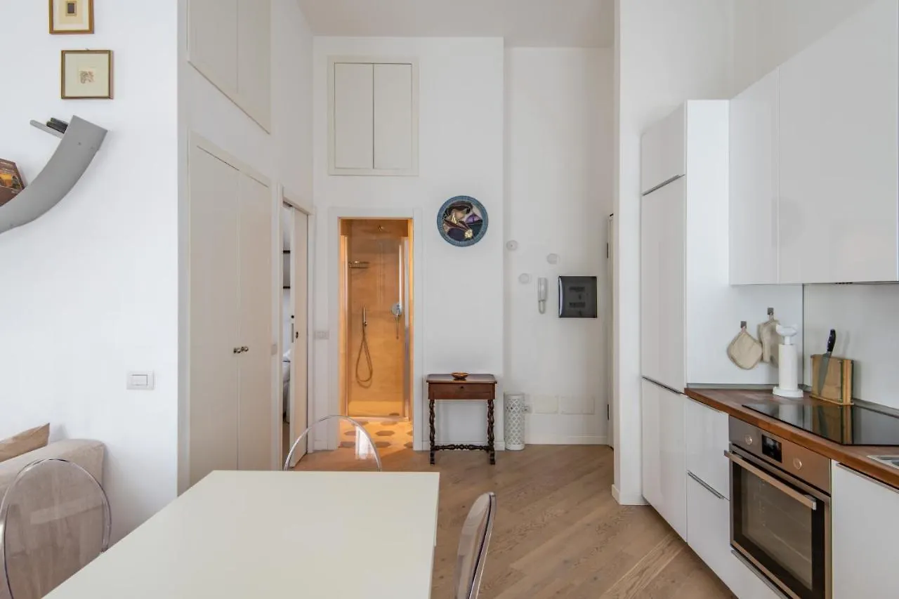Easylife - Coccole E Comfort - Bilocale Caldo Ed Accogliente A Due Passi Dai Navigli E Metro Verde Milan 0*,  Italy