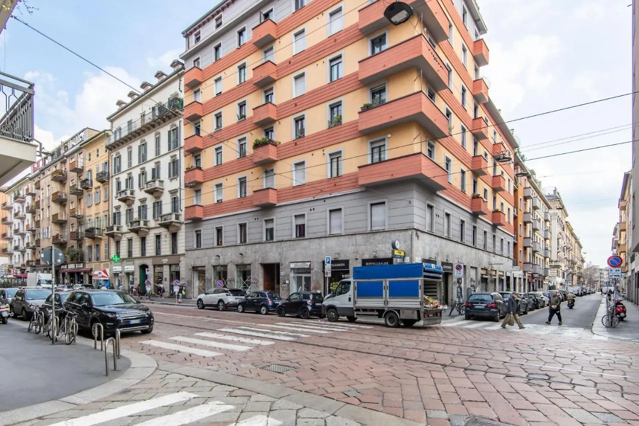 Easylife - Coccole E Comfort - Bilocale Caldo Ed Accogliente A Due Passi Dai Navigli E Metro Verde Milan 0*,  Italy